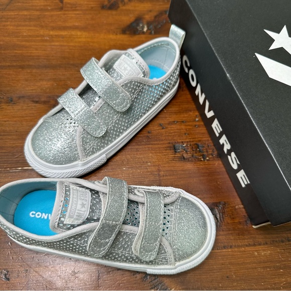 Converse NIB Silver Glitter LIMITED EDITION Velcro Sneakers Toddler Kids Size 10 - Picture 5 of 10